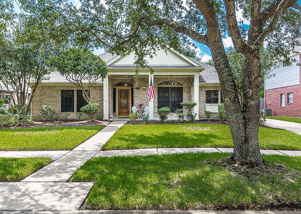 1st image of 2205 Palm Lagoon Dr