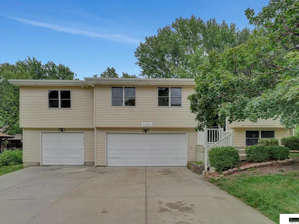 5200 Tipperary Trl, Lincoln, NE 68512