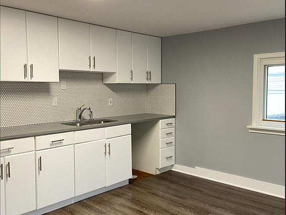 3rd image of 116 Grasmere Ave