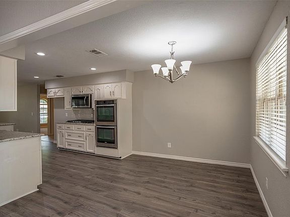 4th image of 2608 Walnut Ln