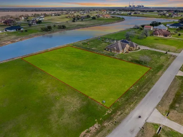 6818 Brazos Lakes Dr, Richmond, TX 77469
