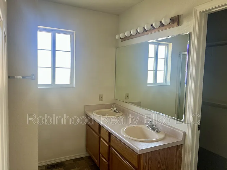 132 Flora Pl — Photo 26