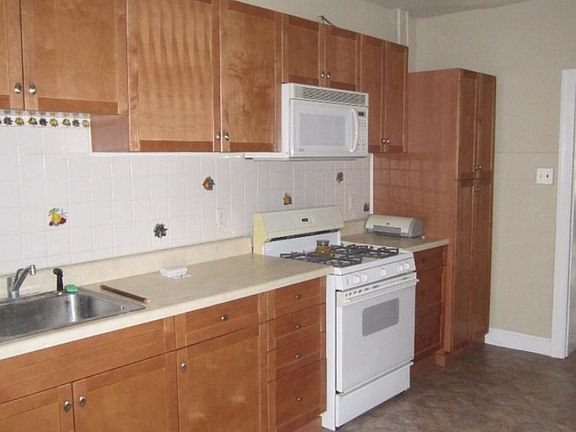 4th image of 192 Conarroe St