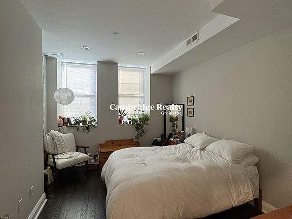 3rd image of 7 Strathmore Rd #T