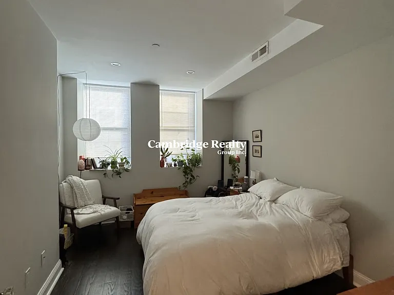 7 Strathmore Rd #T — Photo 3