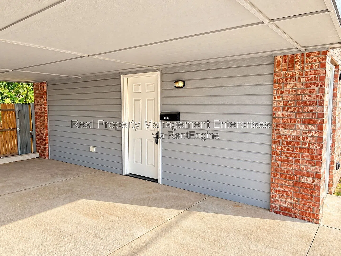 2 bed, 2.0 bath, 962 sqft, $1,095 — Photo 3
