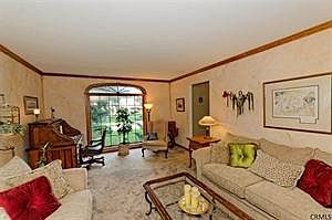 3rd image of 8 Orchard Park Dr