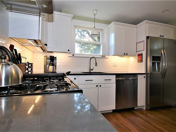 2nd image of 44 Marilyn Dr