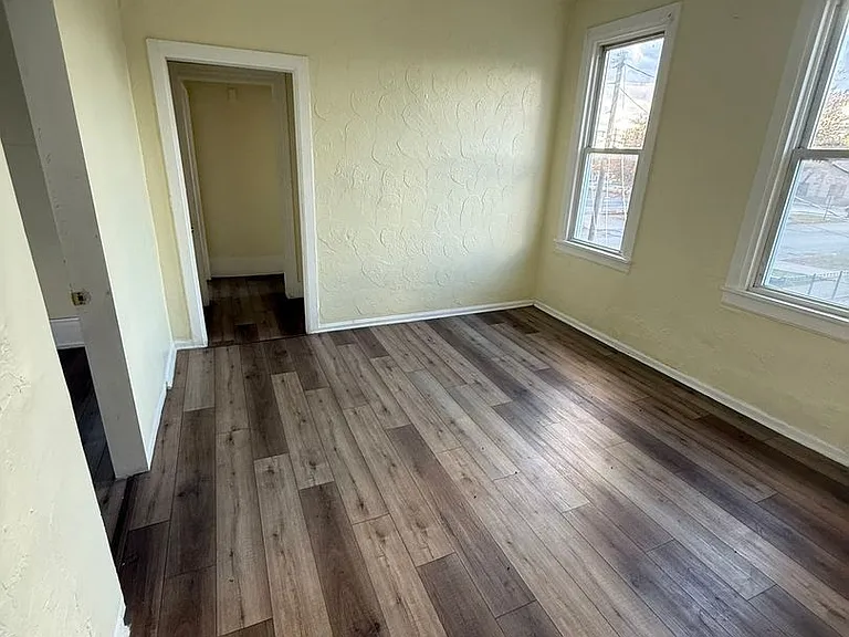 3404 Walton Ave — Photo 6