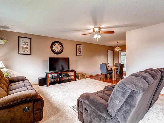 5th image of 4923 Villa Cir