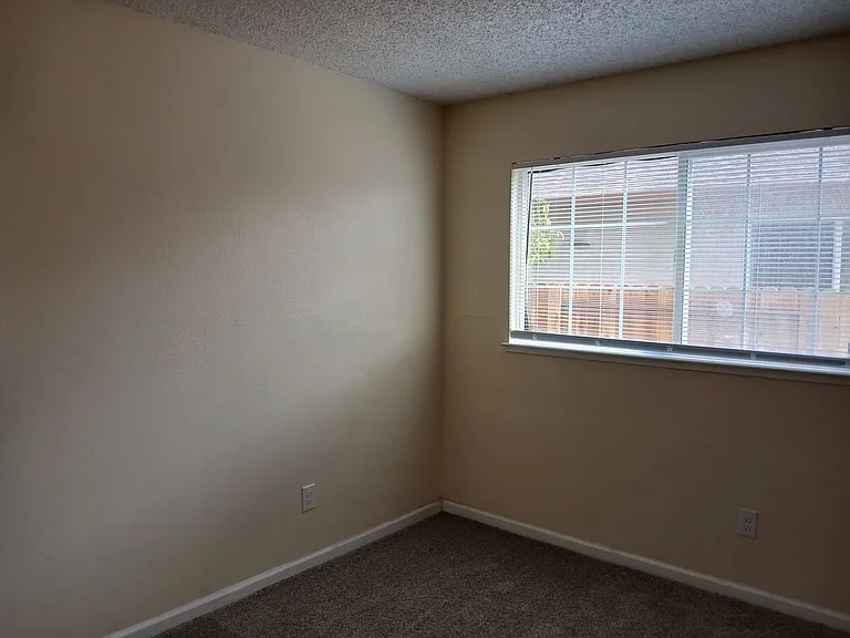 400 Mokelumne Dr — Photo 26