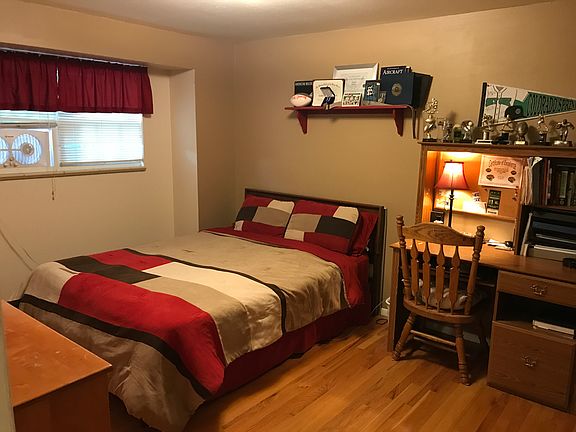 third bedroom queen bed