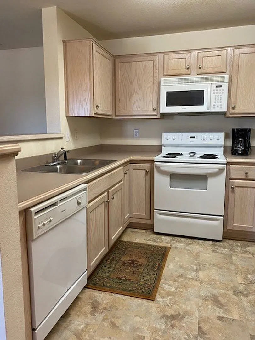 Renovated Apartment — Photo 4
