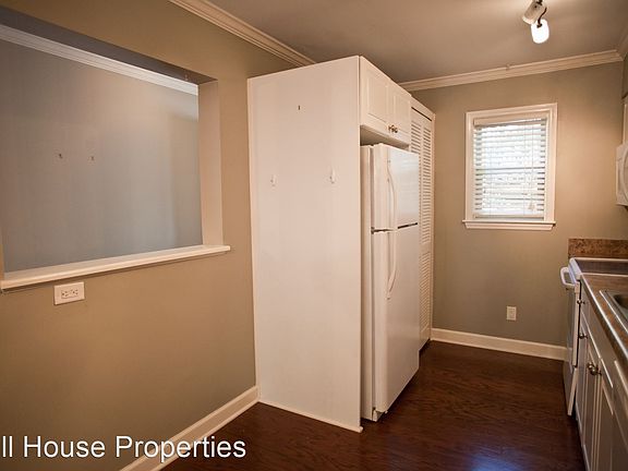 4th image of 1513 E Franklin St #D