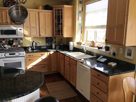 3rd image of 12817 Barrow Ln