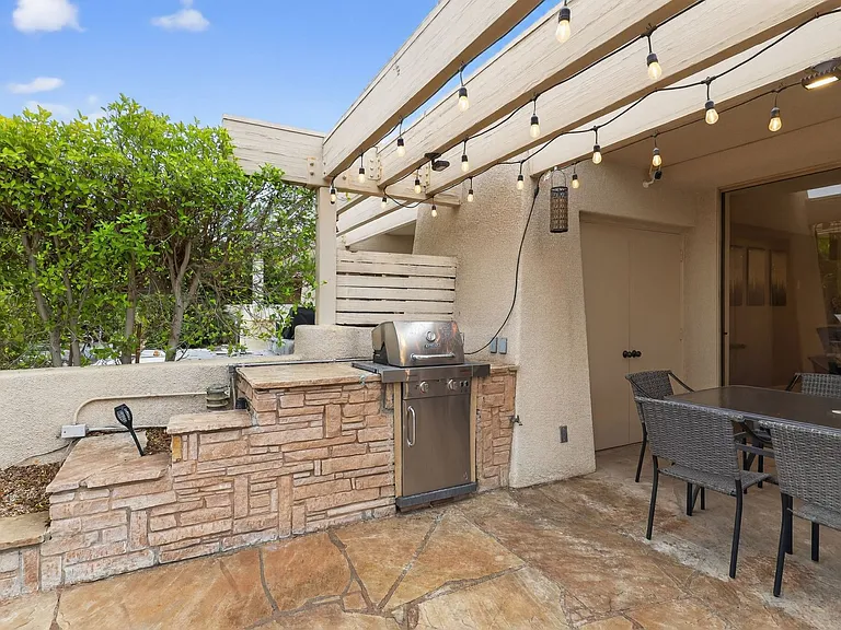 196 Kavenish Dr — Photo 25