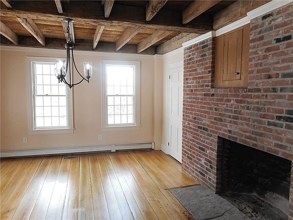 5th image of 1589 York St