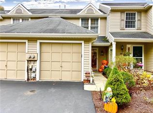 208 Commons Dr, Oakmont, PA 15139