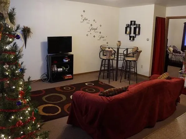 2304 Olive St APT 4, Cedar Falls, IA 50613