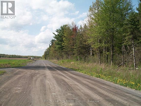 4th image of Montee Millaire Rd