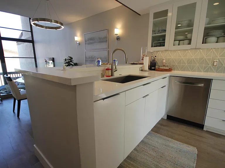 7329 Marina Pacifica Dr S — Photo 10