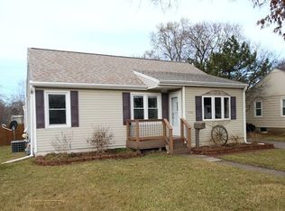 906 N 12th St, Rochelle, IL 61068