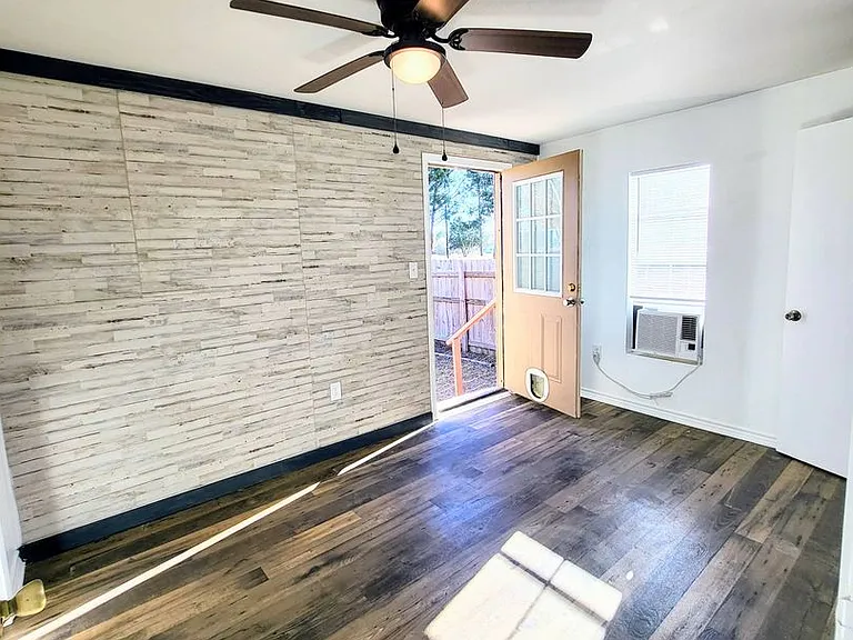 1317 E Main St — Photo 7