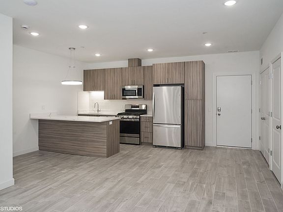 3rd image of 6135 S Kimbark Ave