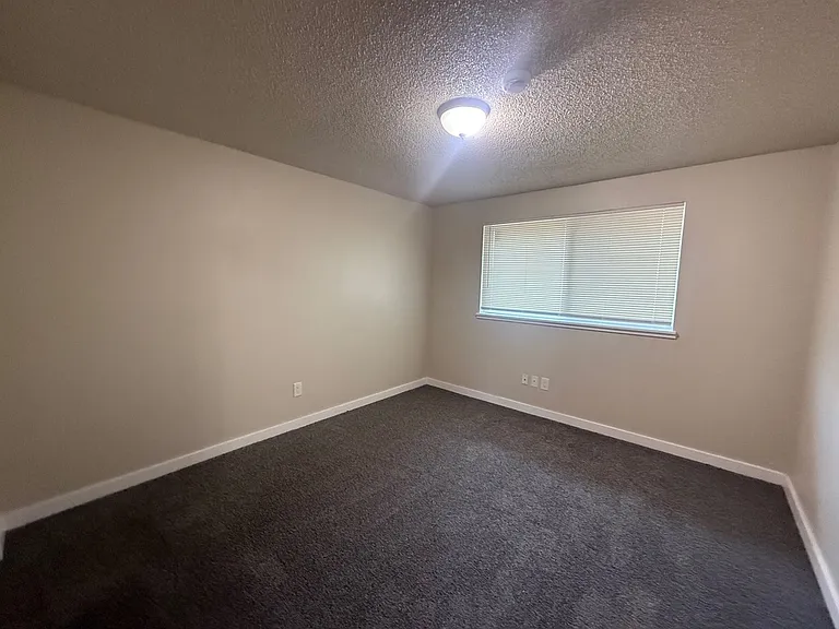 3331 NE 57th Ave — Photo 11