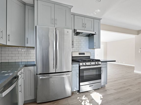 5th image of 858-860 3rd St #10