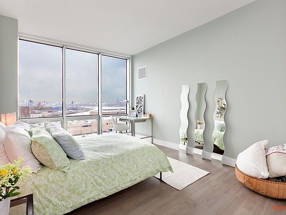 3rd image of 525 Borden Ave #2D