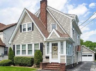 40 Sydney Ave, Malverne, NY 11565