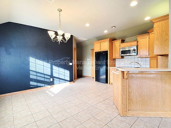 5th image of 4701 Castle Bay Cv