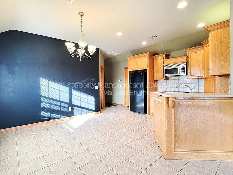 4701 Castle Bay Cv — Photo 5