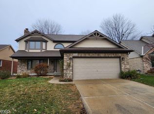 33133 Wendy Dr, Sterling Heights, MI 48310