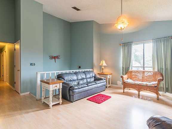 5th image of 4827 Glenbrooke Dr