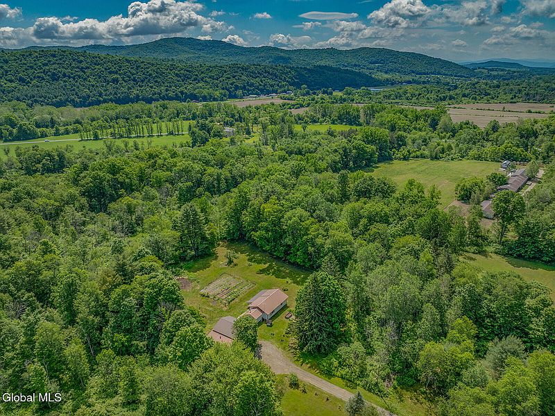 3rd image of 972 Turnpike Road
