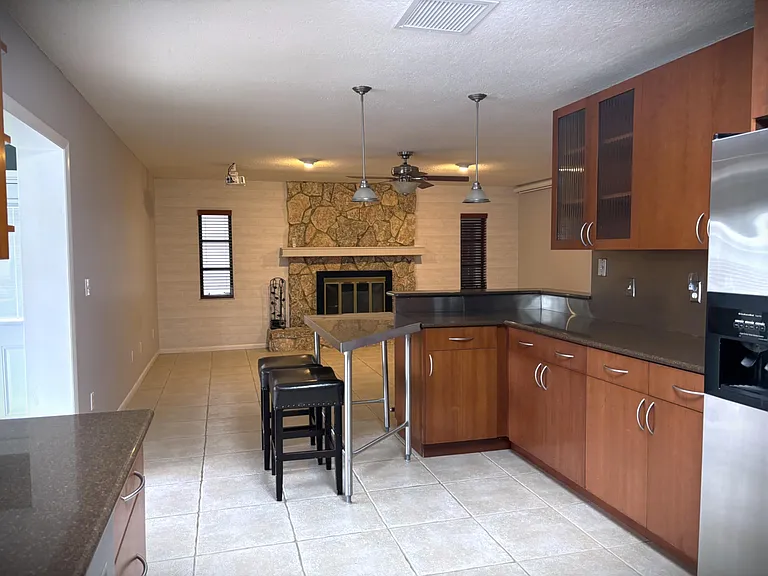 202 SW Crescent Ave — Photo 3
