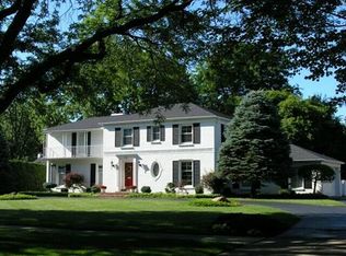 941 Sunningdale Dr, Grosse Pointe Woods, MI 48236