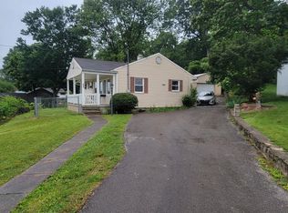 903 Locust Rd, Charleston, WV 25314