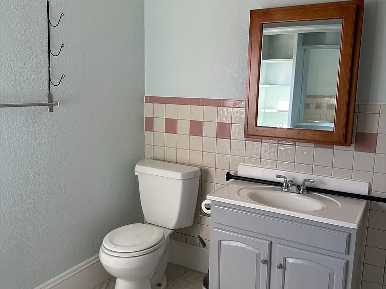 2245 E 22nd St #B — Photo 12