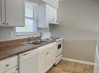 3325 SE 15th Pl, Cape Coral, FL 33904