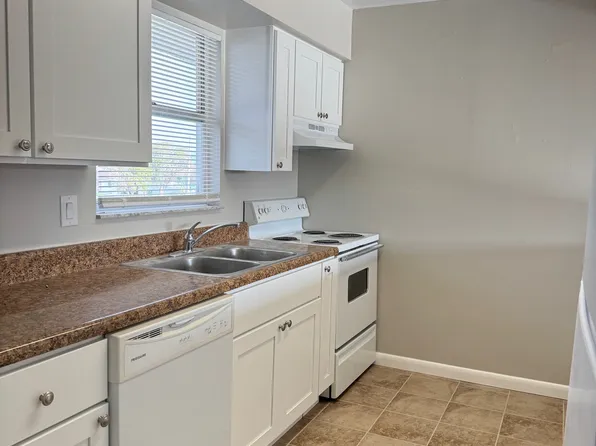3325 SE 15th Pl, Cape Coral, FL 33904