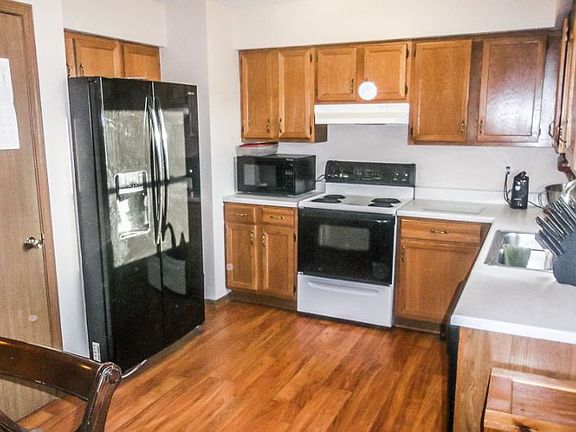 3rd image of 174 Glenbrook Dr