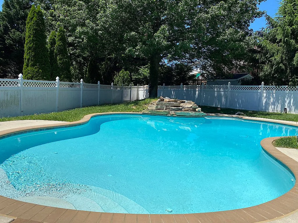 2010 Garden Dr photo 1