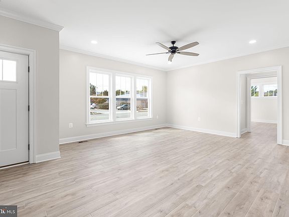 5th image of 613 Kenmore Ave