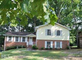 916 Ridgedale Dr, Lawrenceville, GA 30043