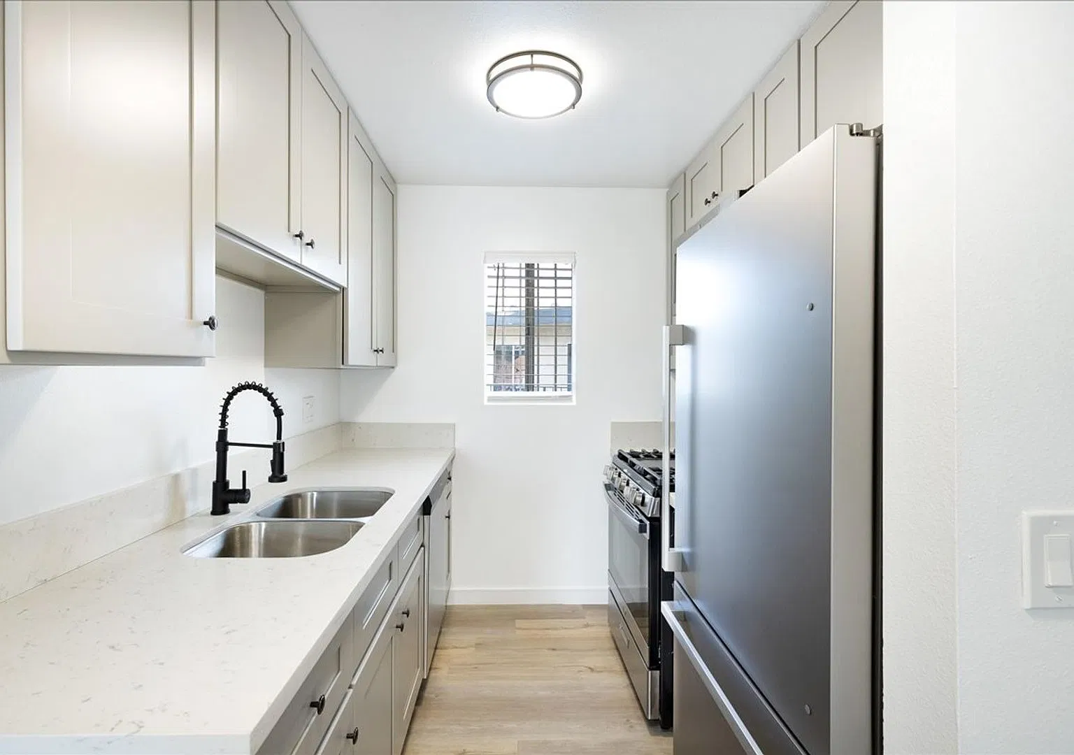 Beautiful Boyle Heights Apartment! — Photo 1