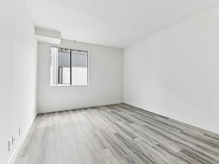 Kenmore Towers — Photo 16
