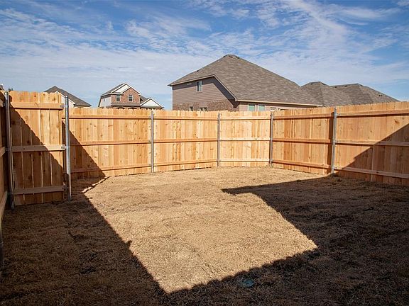 4th image of 1841 Jasmine Dr